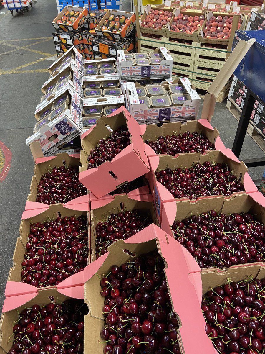 HGWalker1's tweet image. Some cracking produce at this time of year. Beautifully displayed by the team here tonight! #freshproduce #fruit #seasonal #veg #healthy #berries #cherries #grape #stonefruit #supplychain #locallygrown #vegetarian #vegan