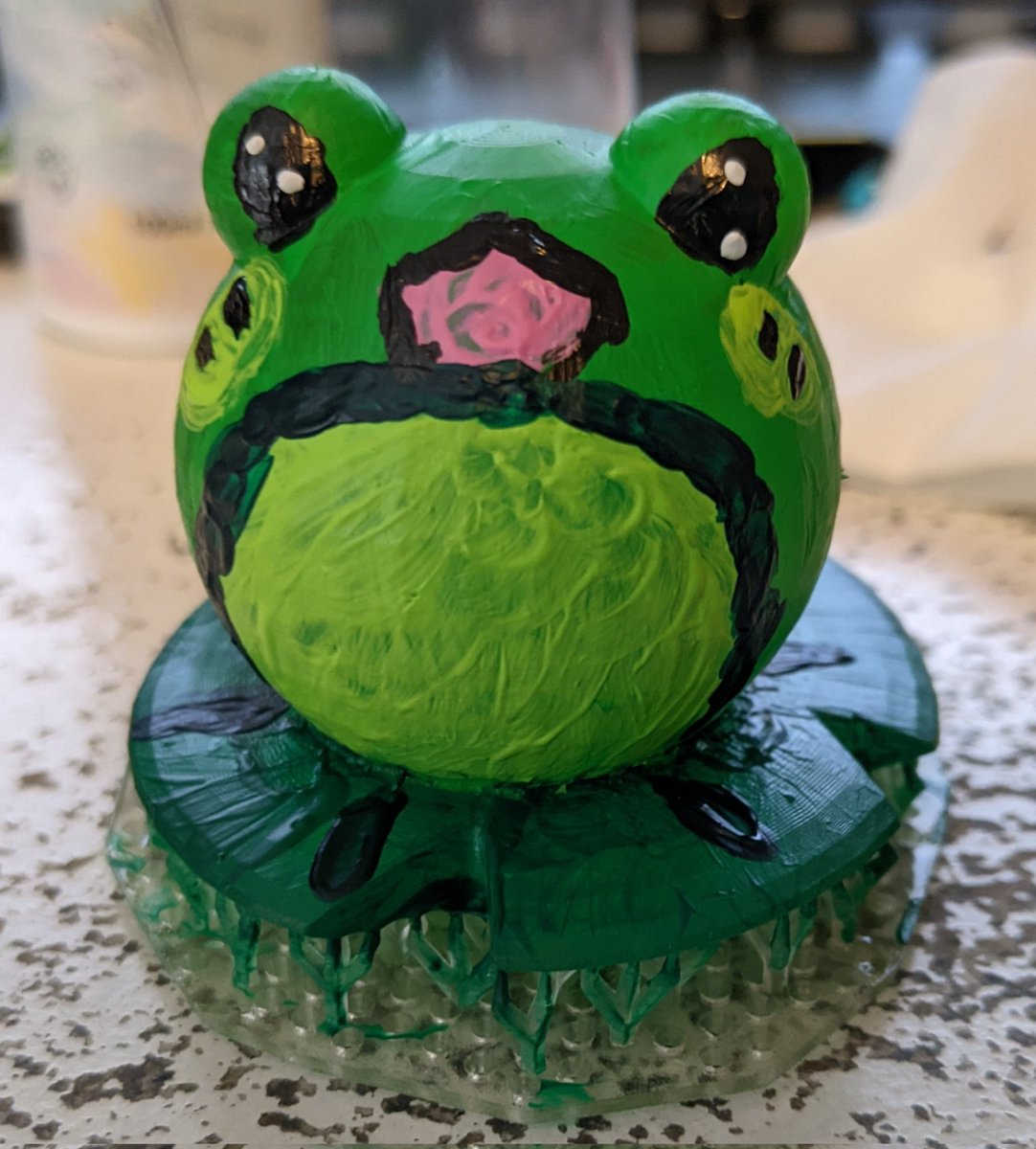 I made a little figurine with my new 3D printer. Here is my little frog.
#Figurine #3D