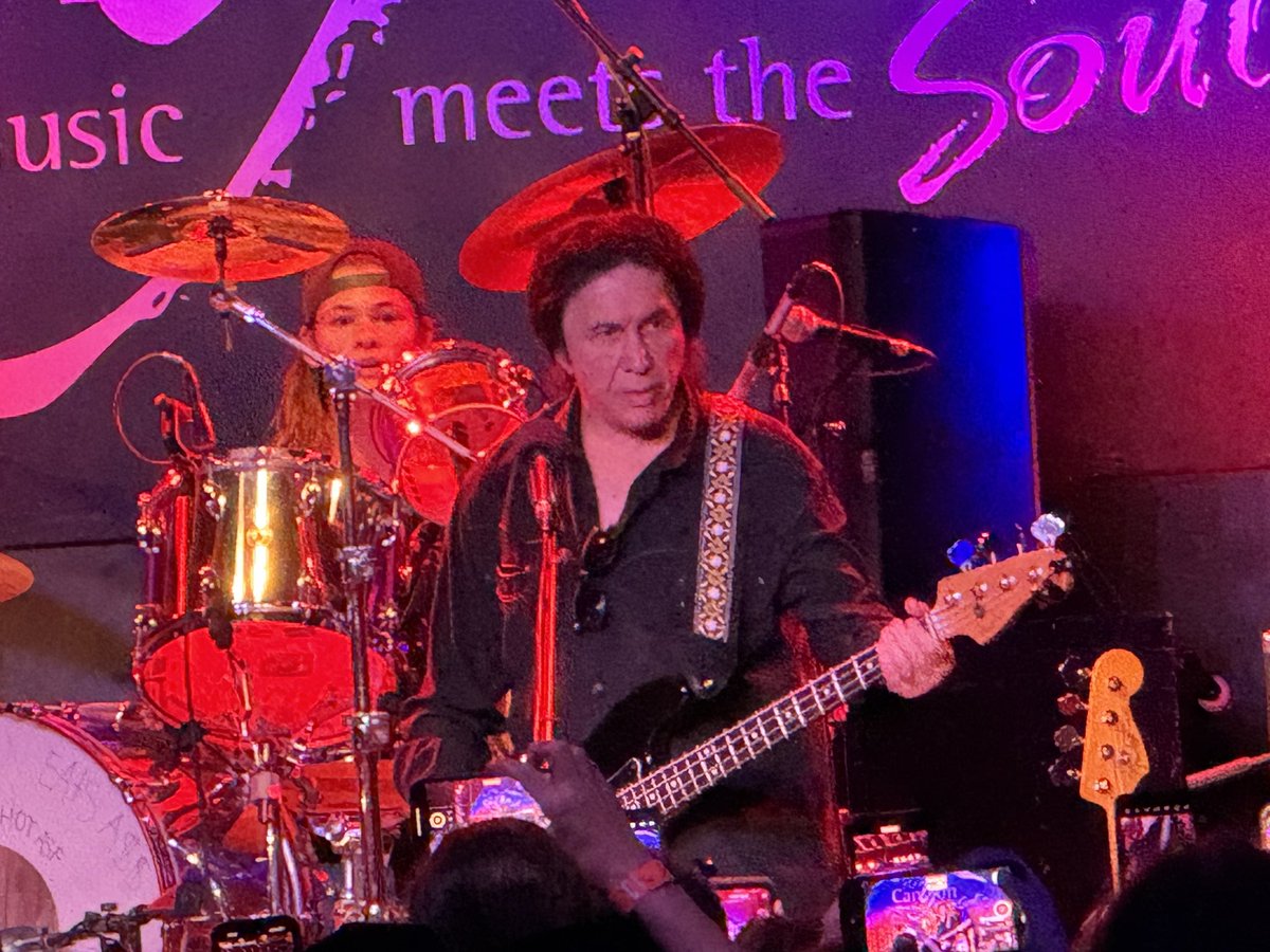 Amazing time with my dear friend and producer Brent Woods Sunday night at the Chevy Metal show benefitting a great charity, Rock N Roll Rescue. <a href="/genesimmons/">Gene Simmons</a> came and performed “Deuce” with the boys! Here’s a link to donate to the pups: rocknrollrescuedogs.org/donate-to-rock… #TaraLynch