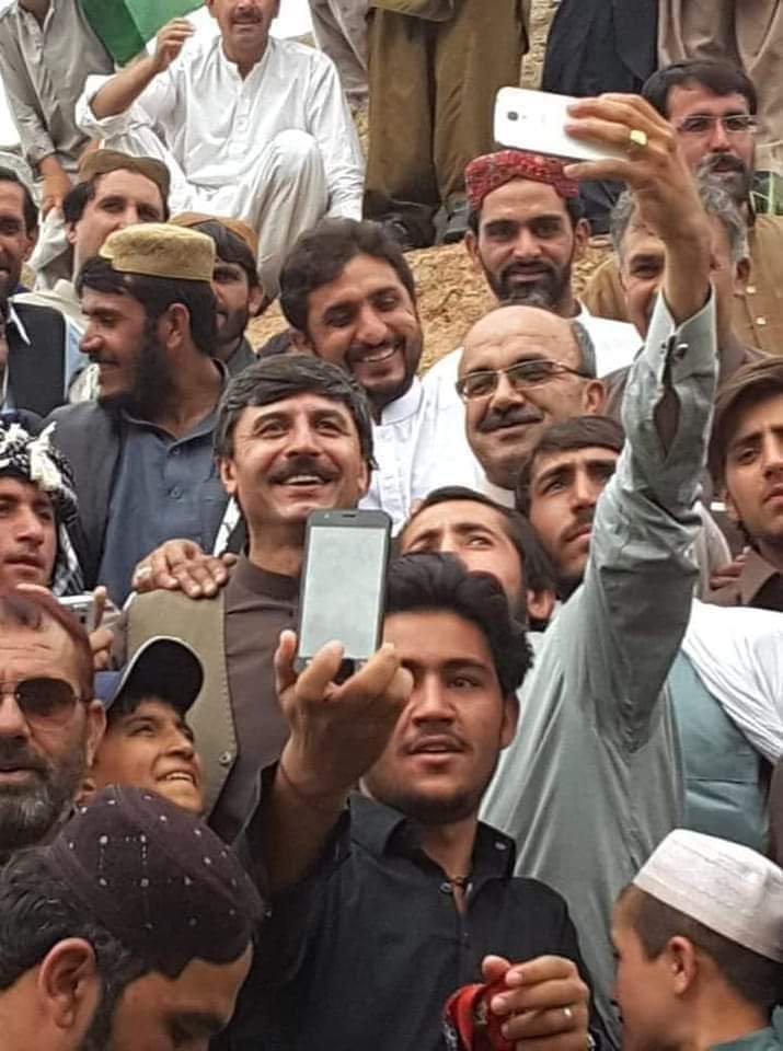 Helmandkhan_'s tweet photo. د ملي اتل ملي شهيد عثمان لالا میراث د ثابتو اصولو ولاړ "غر-mountain" دی چې د سیاسي جوړجاړي او استعماري جبر په وړاندي نه ستړی کیدونکی ولاړ دی. https://t.co/2n0NTUkgLN