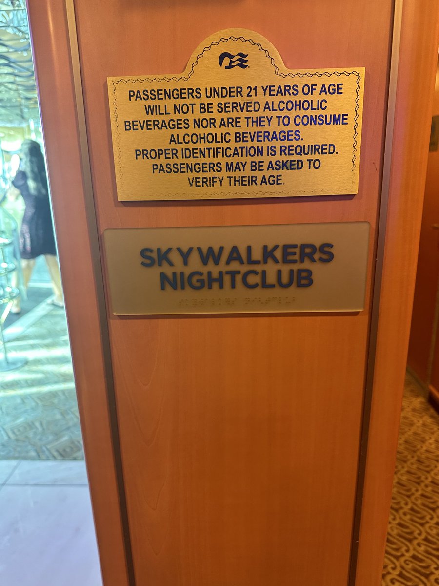 CruzinParadise's tweet photo. It’s Time #Skywalkers #EliteLounge #Cheers @PrincessCruises #ILoveThis 5 o’clock somewhere! https://t.co/kG8RbLcwax