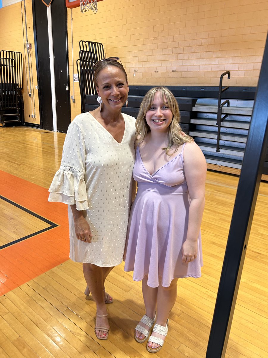 Tara Mahoney tweet media