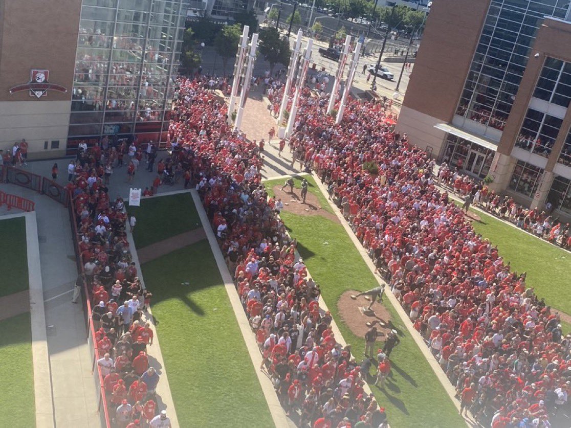 UCBarstool's tweet photo. The line to get into Great American Ballpark in hopes of getting an Elly De La Cruz bobblehead. 😳

📸 @D_Money1214 https://t.co/rRMXppm9M4