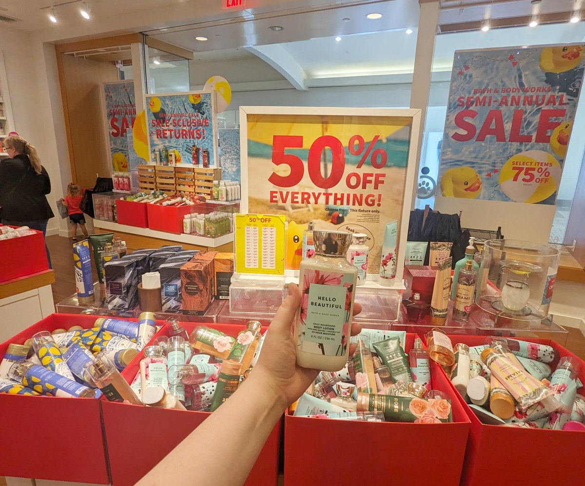 Capital_Mall's tweet photo. Calling all scent-sational shoppers! 🛍️✨ 

Don't miss out on the incredible deals at Bath &amp; Body Works during their Semi-Annual Sale at Capital Mall! Enjoy up to 75% off select items and treat yourself to some sweet summer scents. 🌞💖 https://t.co/9kT588JaH7