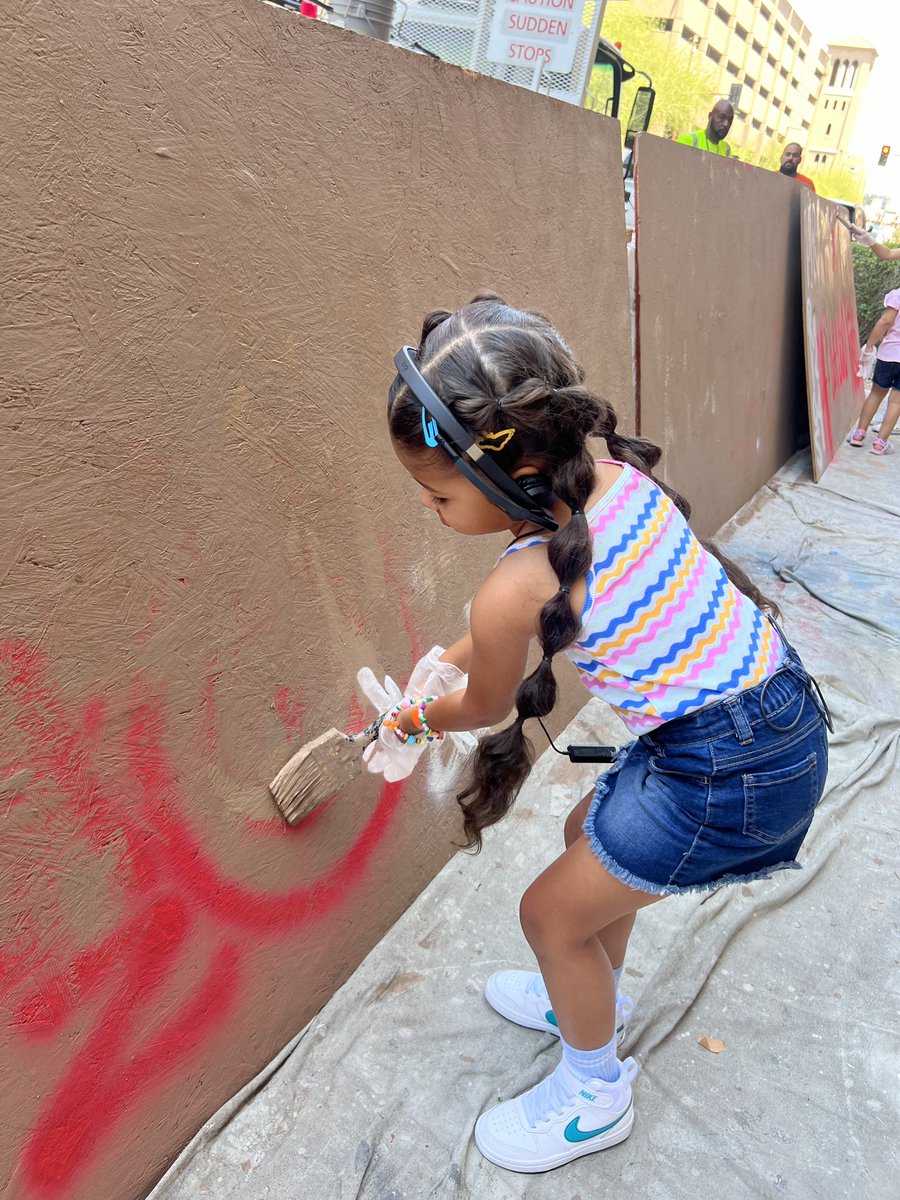 CityofPhoenixAZ's tweet photo. It’s Bring Your Child to Work Day here in #PHX! 🧡🌵 Employees are showing their kids how they #DoWorkThatMakesPhoenixWork.

Learn more: https://t.co/XkFzIUQh8t https://t.co/mA1aDAOXJL