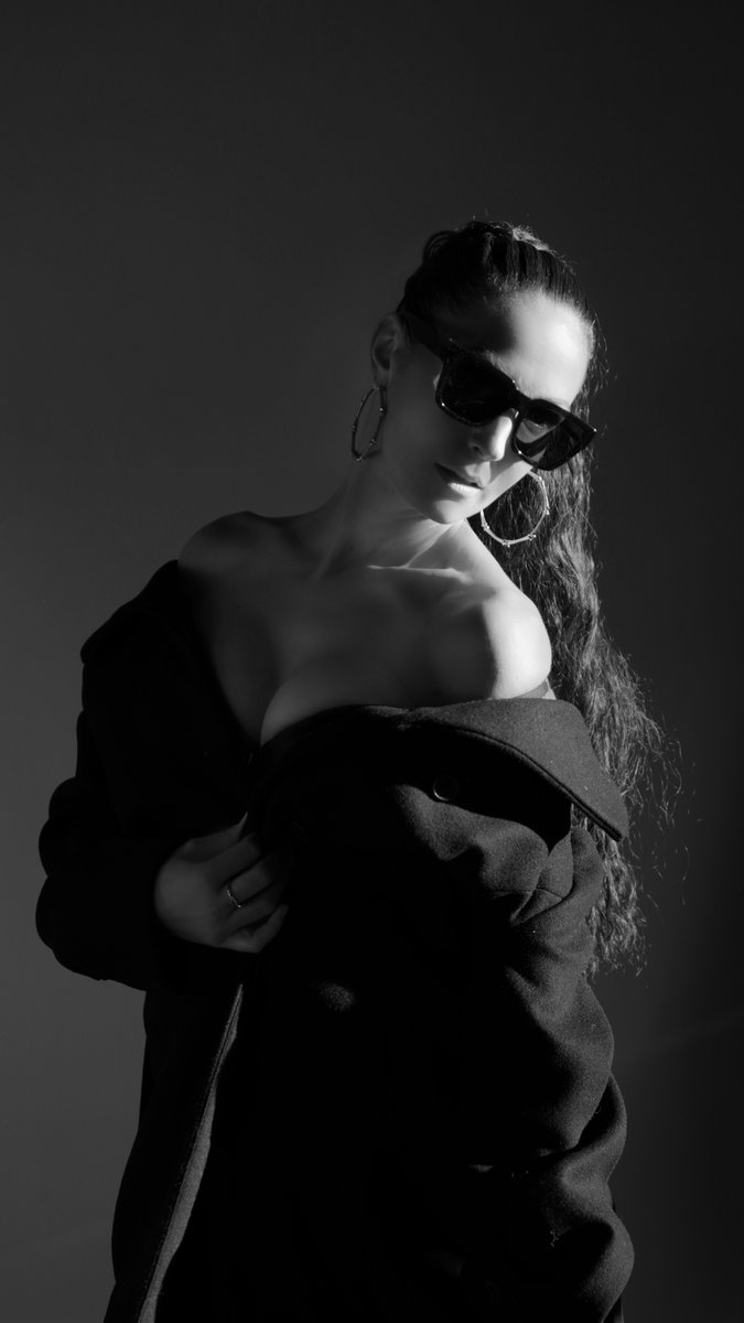 callherROKI's tweet photo. I’m an alt pop singer songwriter. Music brings me so much joy and peace, it’s my therapeutic release. I’m so happy to have music in my life. It makes it all the more sweeter when others enjoy what I make! So thank you for being here!
New song coming soon! https://t.co/NV1gUesqr3 https://t.co/4QeOfY3ThH