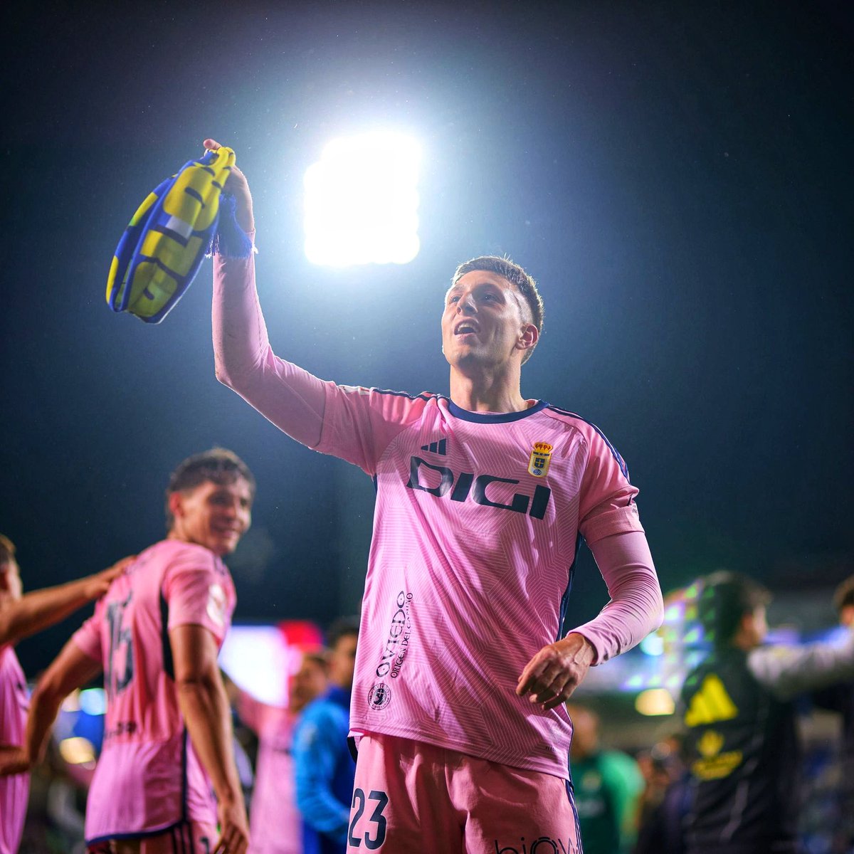 Te llevamos dentro del corazón...
Este año vamos a salir campeón...