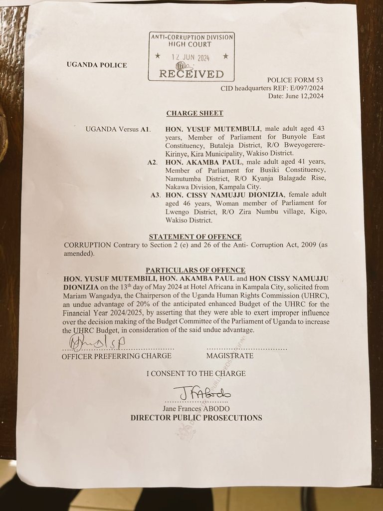 MAGEZIKIRIINJJU's tweet image. What a wonderful world 🌎, the charges slapped on trio @Parliament_Ug wouldn't hold in United States. They legally permit Representatives &amp;amp; Senators to gain economically from those seeking to influence policy, change laws &amp;amp; contracts awards. Lobbying #bribing is legal over there.