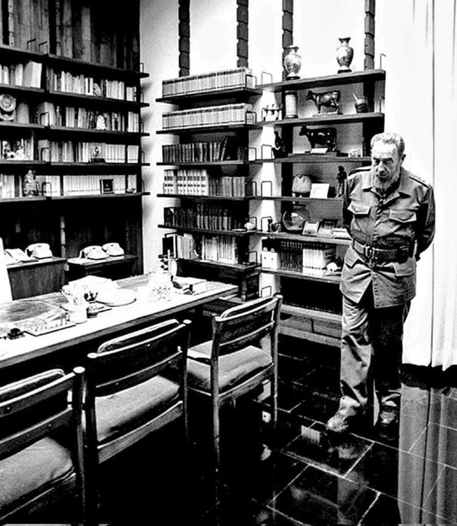 #FidelPorSiempre en el corazón de los dignos seres humanos. Hay imágenes en blanco y negro que son bellas....