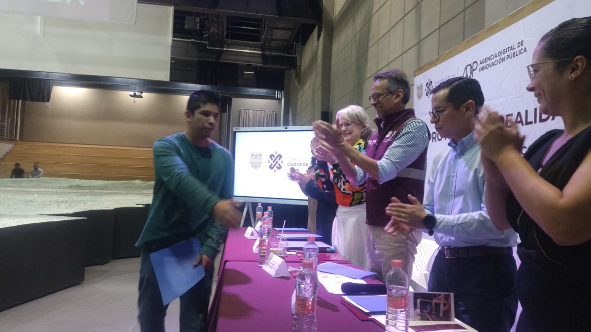 Javier Hidalgo (@javier_hidalgo) on Twitter photo Este día junto a la <a href="/LaAgenciaCDMX/">Agencia Digital de Innovación Pública</a> y Meta premiamos a los equipos que participaron en el concurso “Mi proyecto en Realidad Aumentada”
Es un orgullo saber que una gran generación de desarrolladores se ha formado en la Escuela de Código <a href="/CdmxPilares/">PILARES CDMX</a>
Muchas felicidades a tod@s Este día junto a la <a href="/LaAgenciaCDMX/">Agencia Digital de Innovación Pública</a> y Meta premiamos a los equipos que participaron en el concurso “Mi proyecto en Realidad Aumentada”
Es un orgullo saber que una gran generación de desarrolladores se ha formado en la Escuela de Código <a href="/CdmxPilares/">PILARES CDMX</a>
Muchas felicidades a tod@s
