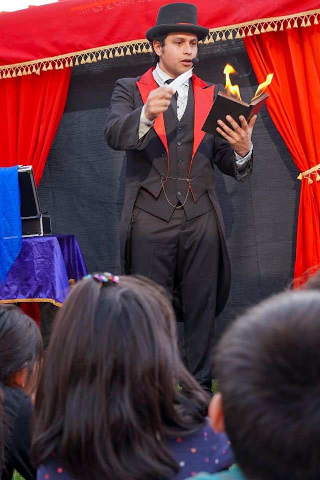 lacasajuego's tweet photo. Join Hiro the Magician's workshop on Thursday, 13/06, from 4-5 PM in the Manquehue Room! 🪄🎩🐰 @SIGMODConf in Chile 🇨🇱 is absolutely amazing 🤩 High-quality childcare for attendees' children! #SIGMOD2024 #MagicWorkshop #HiroTheMagician https://t.co/DkHF66VM1w