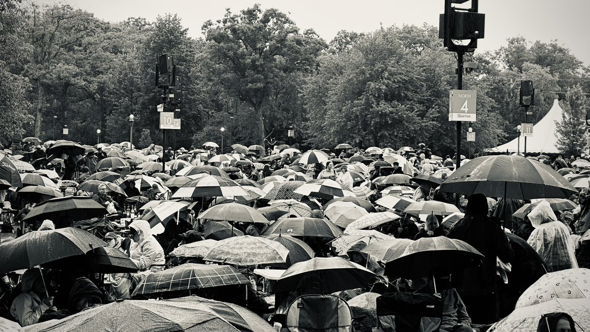 There was beauty even with the rain at Saturday’s James Taylor <a href="/RaviniaFestival/">Ravinia Festival ®</a>  concert. #turnupthejoy