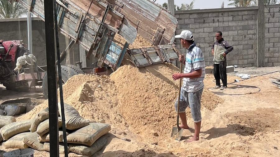 HelpMeLiveUSA's tweet photo. We've built 8 rooms so far &amp; our goal is 24/7 emergency care!  

BUT TO GET THERE, WE NEED YOUR HELP!!  

We've invested nearly $70k in materials &amp; infrastructure. Every donation counts! 

Every donation of yours counts a lot: https://t.co/oMFzHYFJI7 (link in bio)  #CareForAll https://t.co/OrnojuOWQs