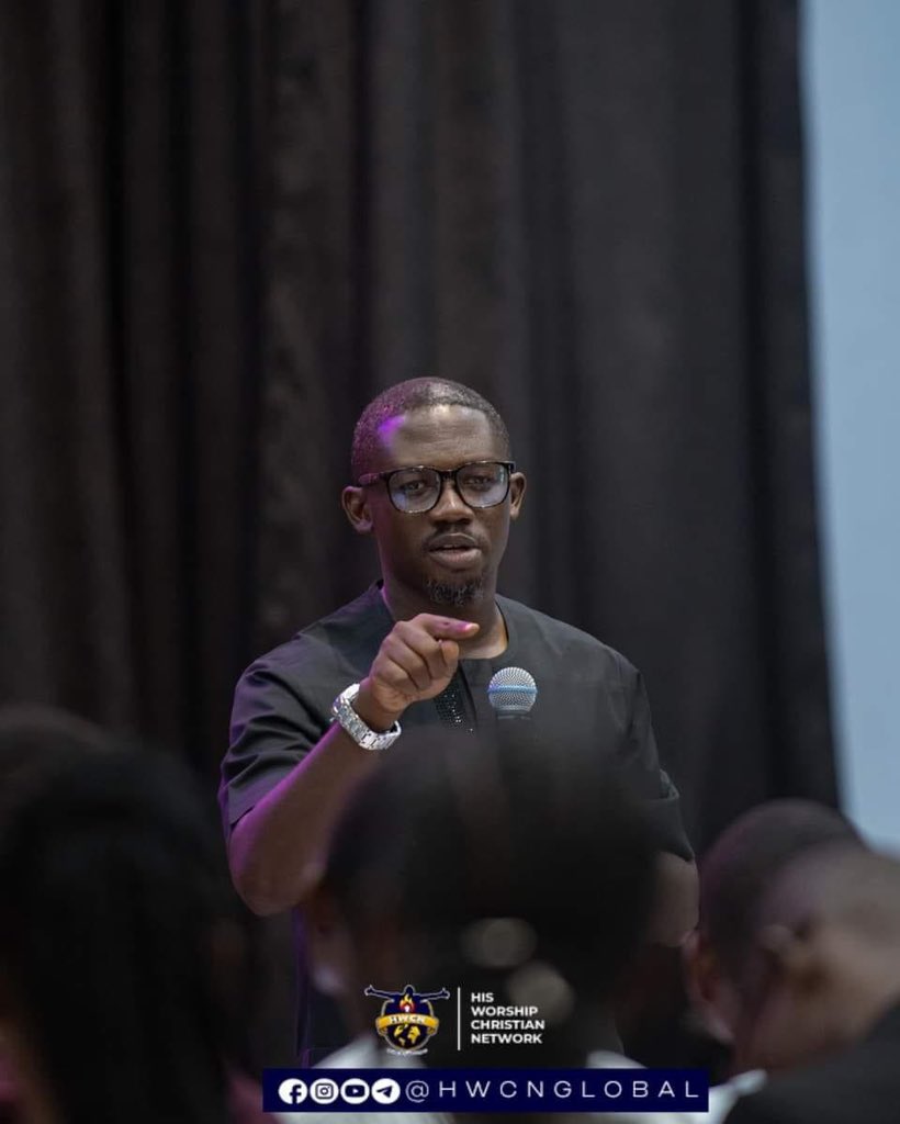 RevToluAgboola's tweet photo. Beware of The Obsession to be Heard, the One who is sent of GOD must be concerned with Only what bothers and burdens the LORD..

Our concerns are sometimes "Distracting Burdens.." https://t.co/F2Not44t3W