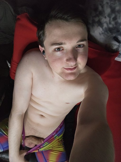 Hey guys im now live on chaturbate xtylercam69 https://t.co/lC4SdGHQq0