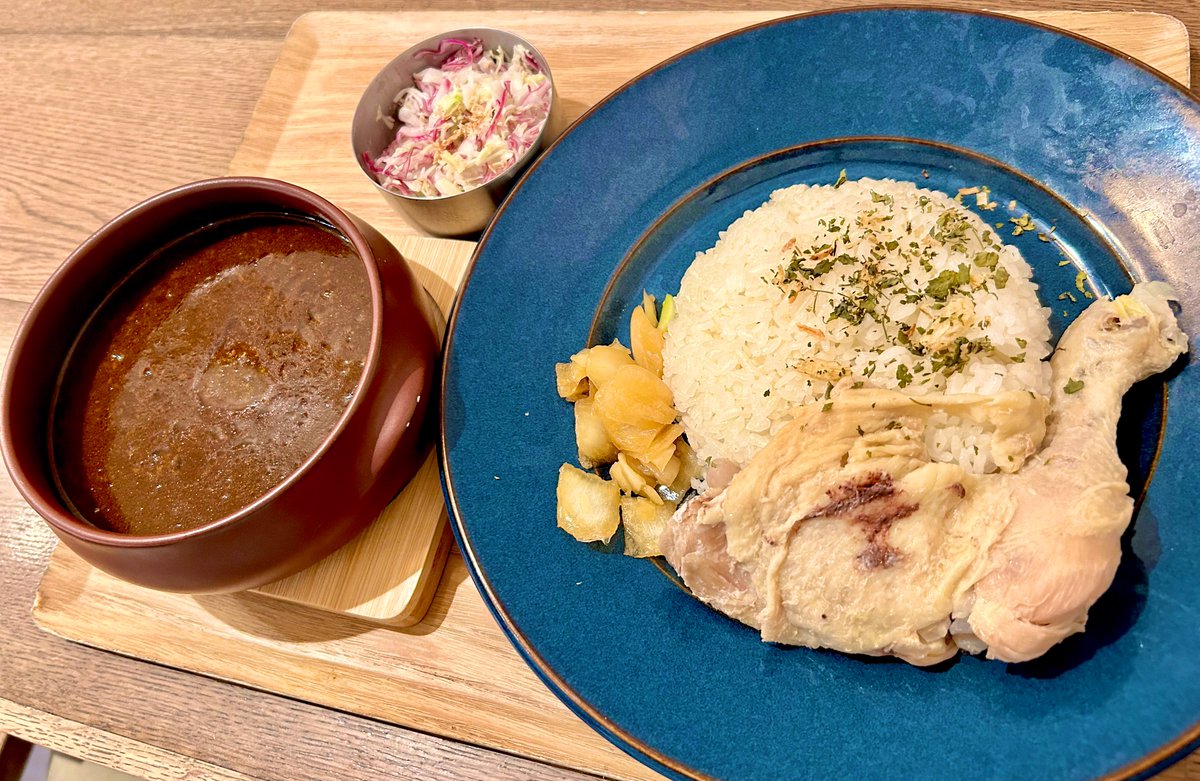 yutairoad's tweet photo. 先日のランチは「Time is Curry@市川」にて、ホロホロ骨付きチキンのカレー、ルー&ご飯大盛+コールスローセットを🍛
カレールーはリニューアル前の方が好きかな?
イオンカード掲示で10%off、¥1,431を第一興商の優待券3枚でお支払い。
#株主優待
#俺メシさんぽ
#TimeisCurry
#第一興商 https://t.co/F3RynteLb5