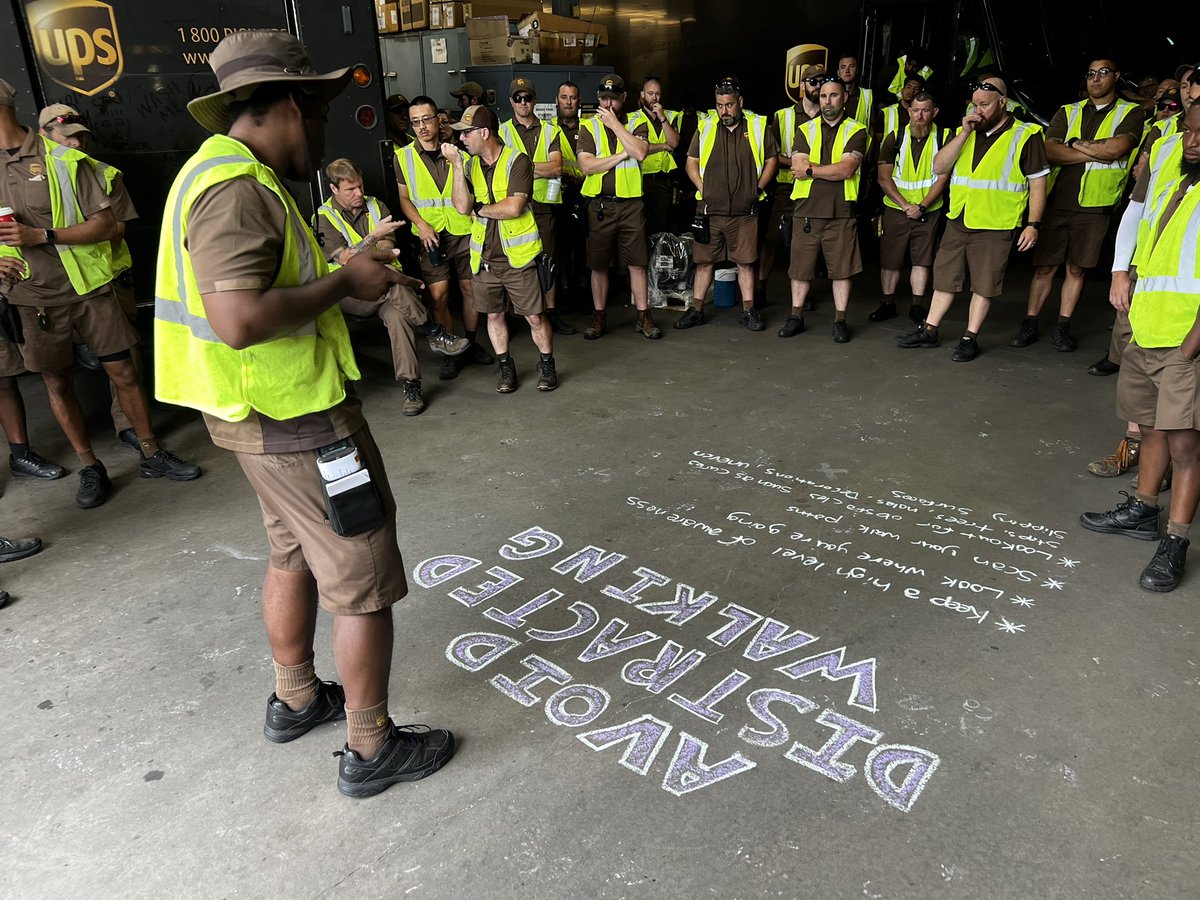 UPSManJohn's tweet photo. A busy #GuardGateActivity PCM as Calvin covers the Corp Safety while @PDiFran69 does a force plate demo. No picture of me distracted walking into Calvin 😂😂😂
Doing what we can to keep our employees and community safe. https://t.co/zllwUZs52u