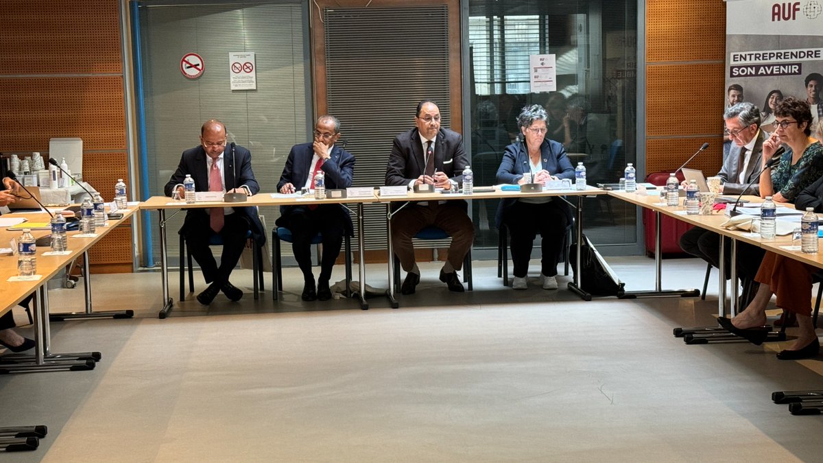 Table ronde organisée par <a href="/auf_org/">AUF</a> sur les enjeux de la recherche scientifique au sud avec #Djibouti pour ex. L’<a href="/ird_fr/">IRD.fr</a> travaille avec ses partenaires de 🇩🇯 sur la préservation de la #biodiversité, la gestion de l’eau, la ville durable