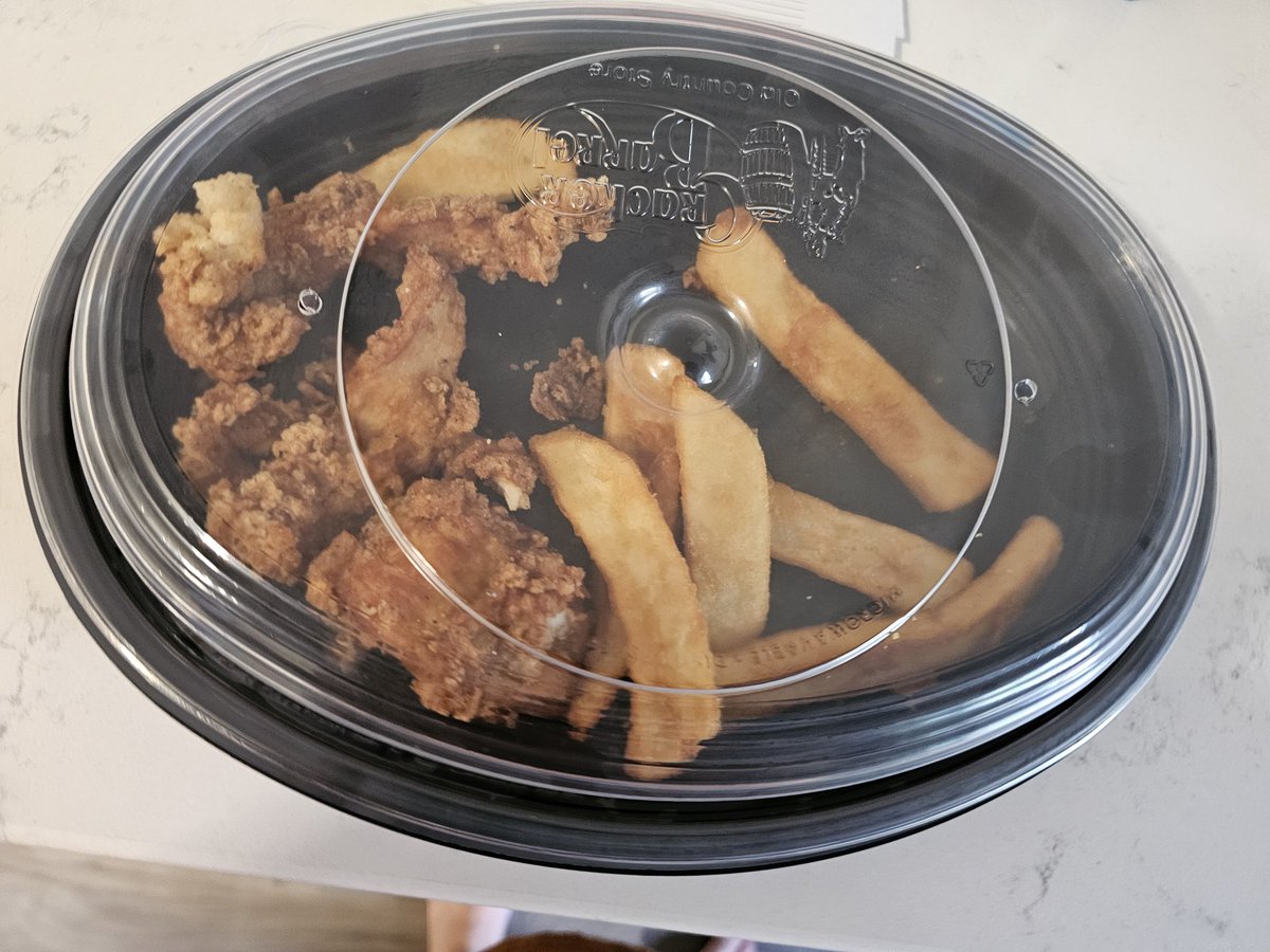 CassieIsza's tweet photo. @CrackerBarrel My sons kids Meal to go had 6 fries in it. Expected better. smh. https://t.co/Pyblr97dDI
