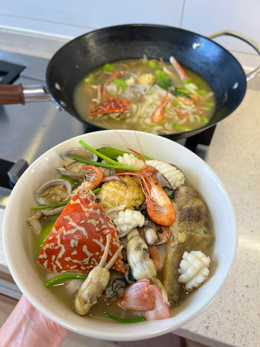TheOtherGuysPS3's tweet photo. Who knew there was gold in a seafood noodle bowl? A homemade seafood noodle dish that can be cooked in just 20 minutes.
Really refreshing. https://t.co/4WoxffWbtf