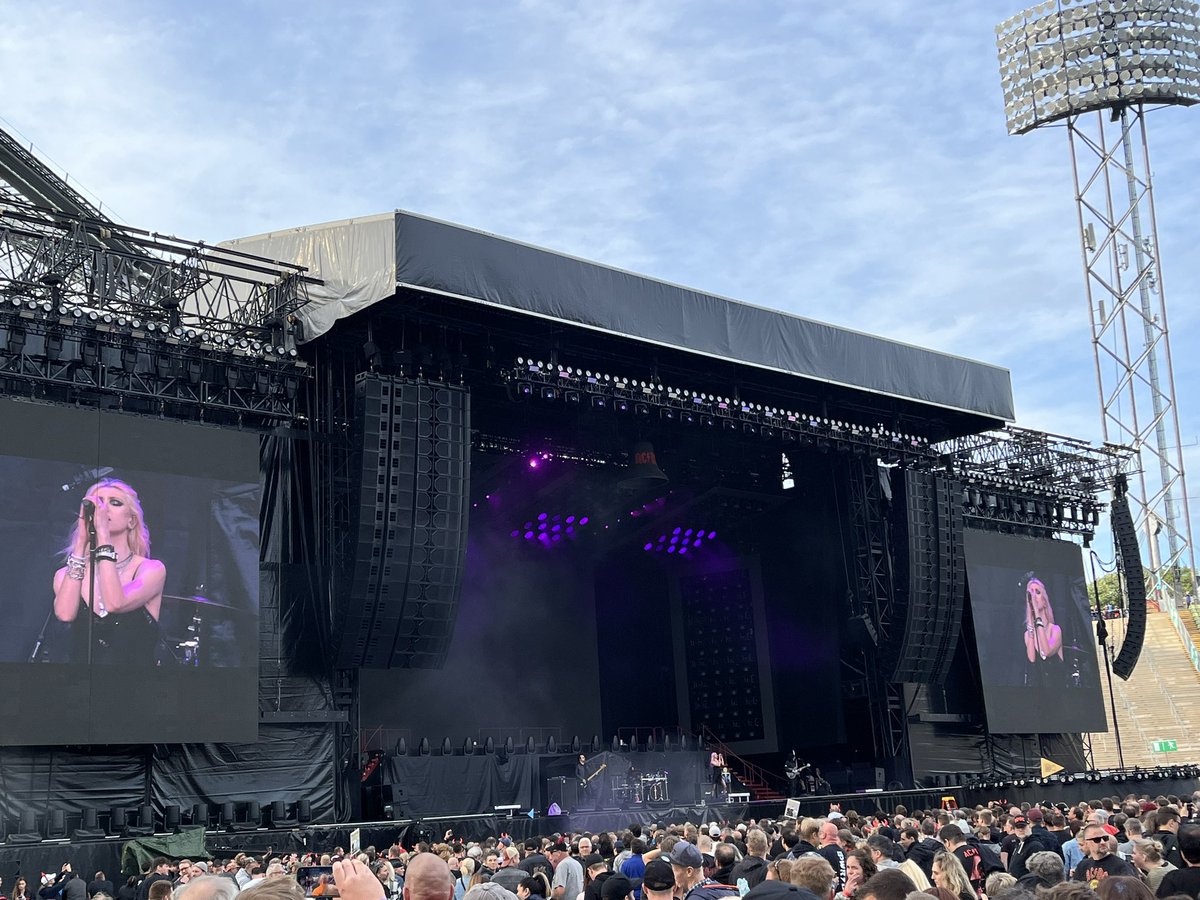 Thomas Moser tweet media