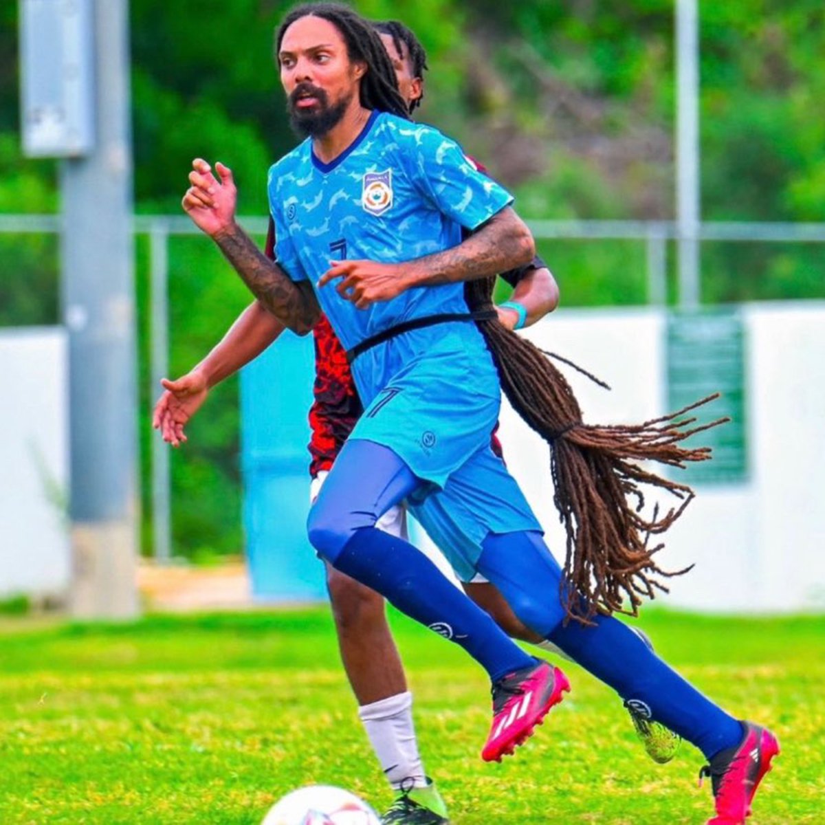 HAIR WE GO! 33-year-old Aedan Scipio 🇦🇮  is turning heads with his nearly floor-length locs. The Roaring Lions FC midfielder played 57 minutes for Anguilla in their 2026 FIFA World Cup Qualifying match against Suriname.
