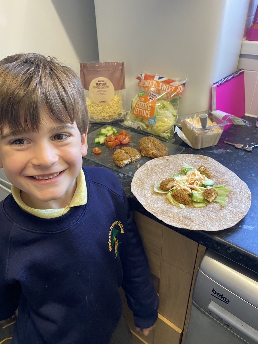 ChloeJones6's tweet photo. @appleofmyeyepl @Mrs_kirby29 @PinehurstP Jude helped make the tea tonight, a healthy chicken salad wrap and peaches and melon for pudding 🥬🍅🥒🧀🍑🍉 https://t.co/u5qA6guhan