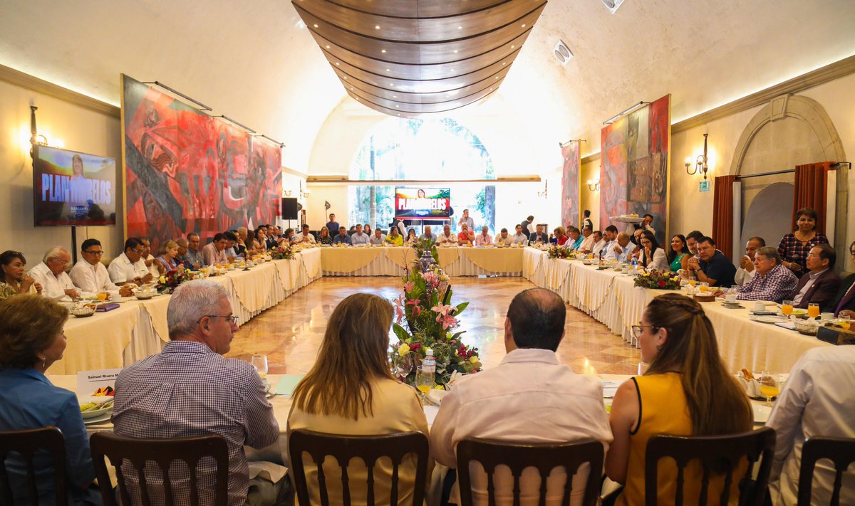 Presenté mis propuestas sobre Economía para el Bienestar a empresarias y empresarios. Mi compromiso es claro: el crecimiento económico es clave para que nadie se quede atrás. Celebro el diálogo y la apertura en esta reunión. Muchas gracias. 

#MargaritaGobernadora