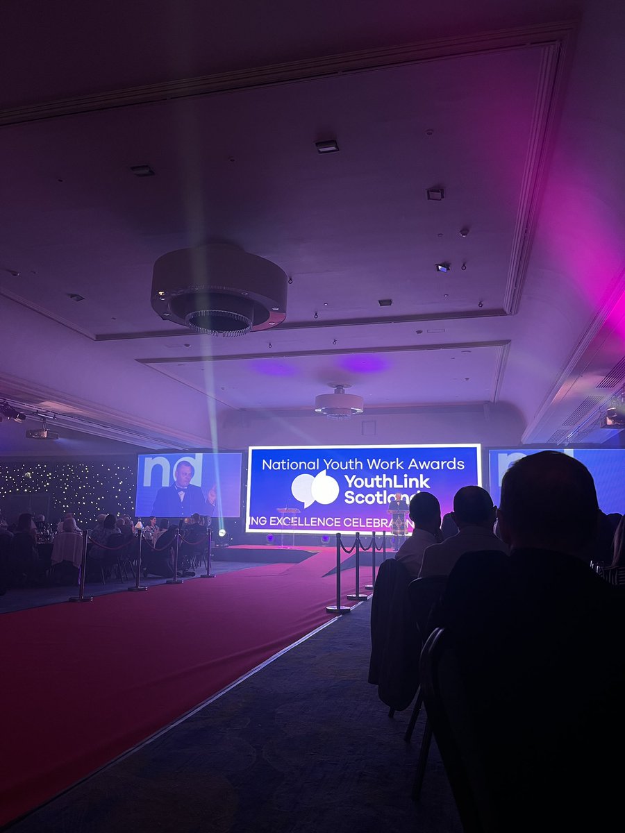 Always the best to spend the evening in a room full of youth workers, young people and those who support the sector. Good vibes all round 🥰 #YLSAwards