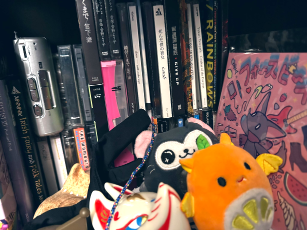 ethersent's tweet image. Hi I'm Emil and I make stuff that I like, you can find me skittering and frolicking around. I collect zines, CDs, and interesting art/books. You can read more about me and my work on my neocities.

Website: ethersent.neocities.org
Portfolio: ethersent.art/#galleryhub