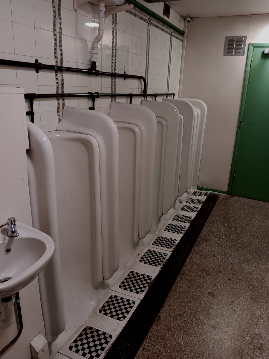 ScrewtopYou's tweet photo. Waiting for you. On your knees or bend over - your choice.
#teamtop #uncutcock #gaydaddy #cottaging #publicsex #gaycruise #gaycruising #cruising #cruisingpublic #gaytearoom #toiletfuck #leatherharness #gaybleachers #gaybathroom #gaybathroomsex #gayfetish https://t.co/CoOLrkQZxE
