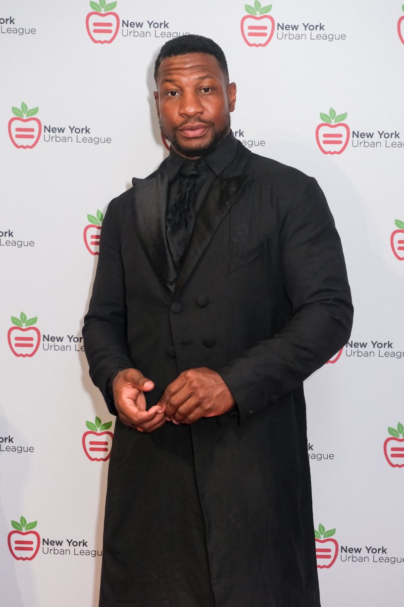 THR's tweet photo. Jonathan Majors will be honored with the Perseverance Award at the Hollywood Unlocked Impact Awards, which is "given to an individual who has shown that no matter what adversity they face, they will continue to aspire to inspire" https://t.co/Gbc0m0dJEw https://t.co/hDwW3kQIIJ