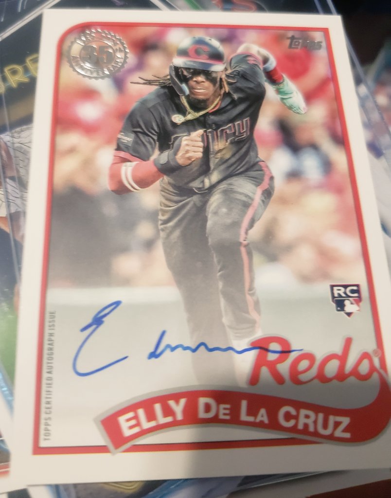 NETreasureHunt's tweet photo. Happy early fathers day to me @CardPurchaser #MyToppsHit https://t.co/G5CO1lrYi6