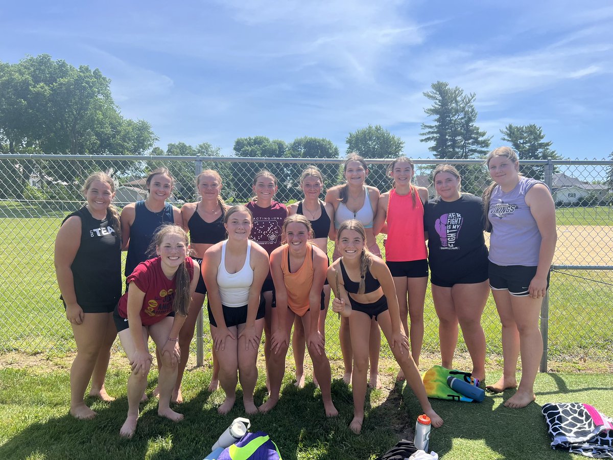 EdCoVolleyball's tweet photo. Wednesday Works! https://t.co/7T74XIvyze