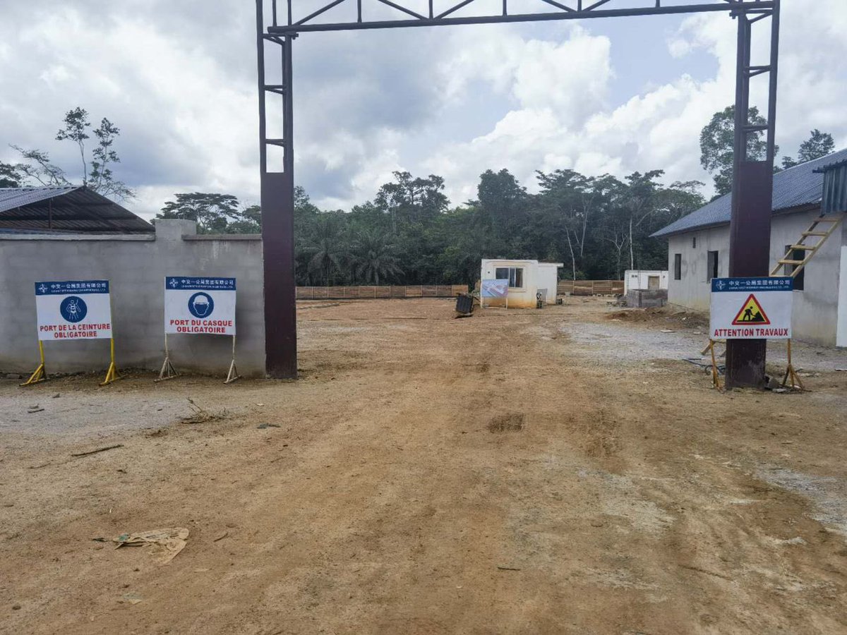 MintpGov's tweet image. Construction du pont sur le fleuve #Nyong à #Malombo, l&apos;entreprise poursuit son installation et réalise parallèlement les études géotechniques.
#Cameroun🇨🇲