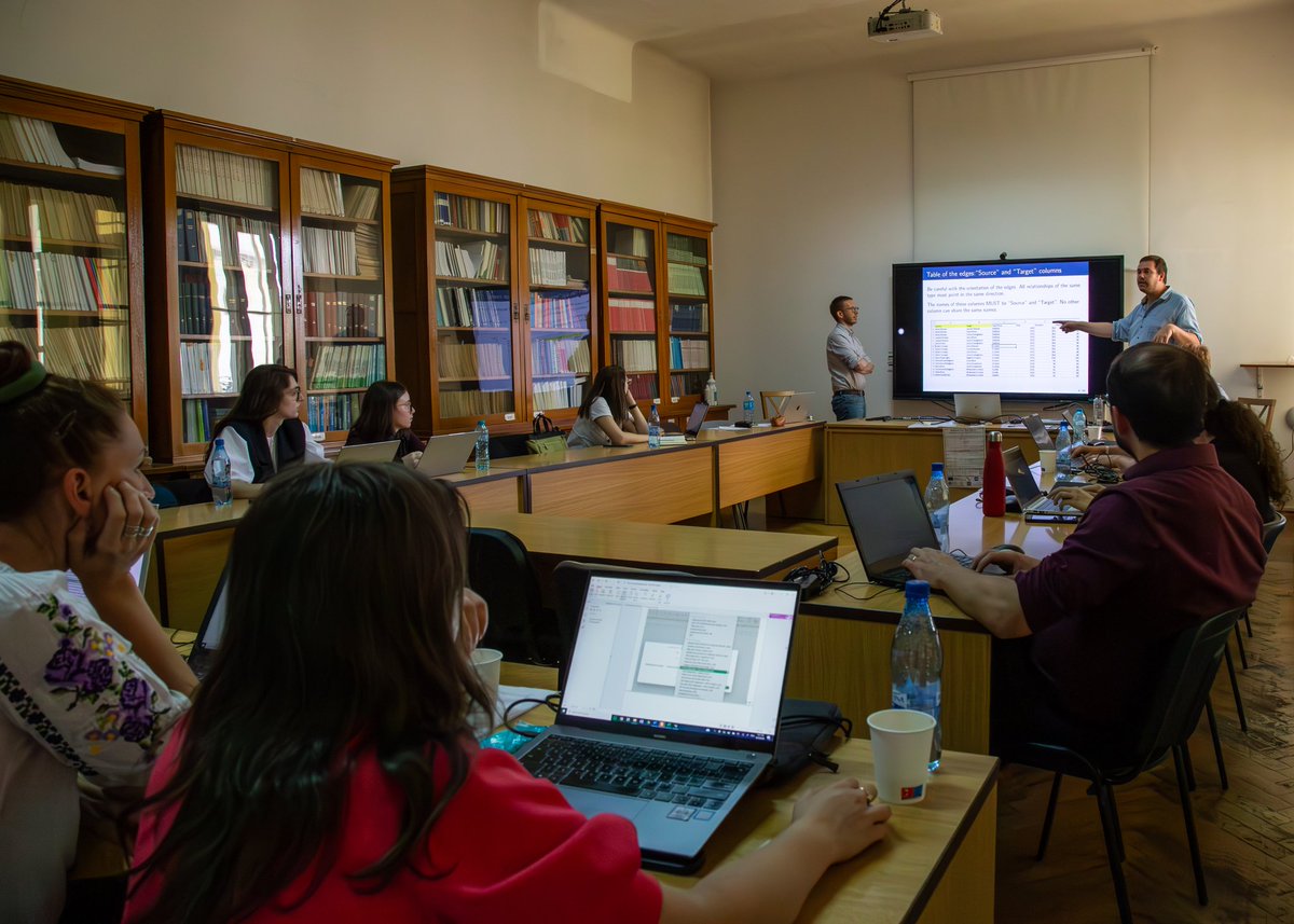 StefaniaGhisa's tweet image. Historical Network Analysis Workshop (10th-12th of June 2024)

Thank you, @SdeValeriola, @nruffinironzani, and Guillaume Quintin, for sharing your expertise!

@ScriptTrans #RESTORY
ts.centre.ubbcluj.ro/2024/06/12/mak…