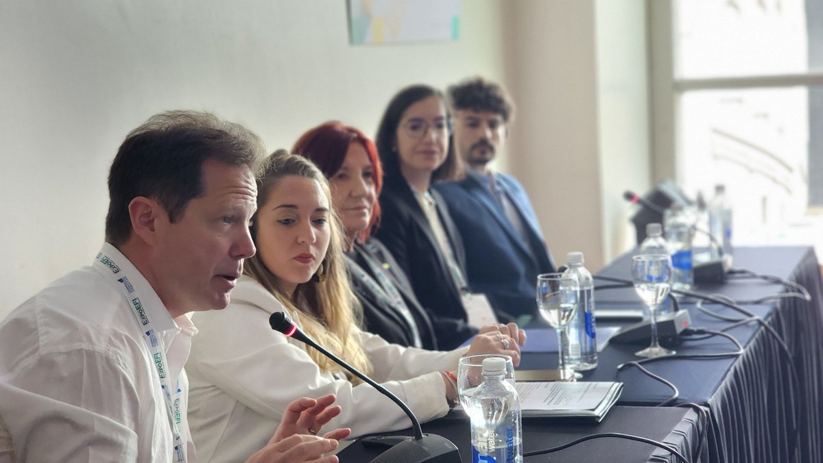 redcame's tweet photo. #CAME presente un año más en @ExpoEFI, la Exposición de Finanzas e Inversiones más importante del país 🚀

La secretaria de Capacitación @BeatrizTourn y la jefa de @FINANCAME, @CarolinaMarceca, disertaron en el panel "Financiamiento Pyme en un contexto desafiante" junto a @MarianoDeMiguel, Israel Borgnia Villacorta y María Ángela Cossio. 

#ExpoEFI #inversiones #financiamiento #finanzas