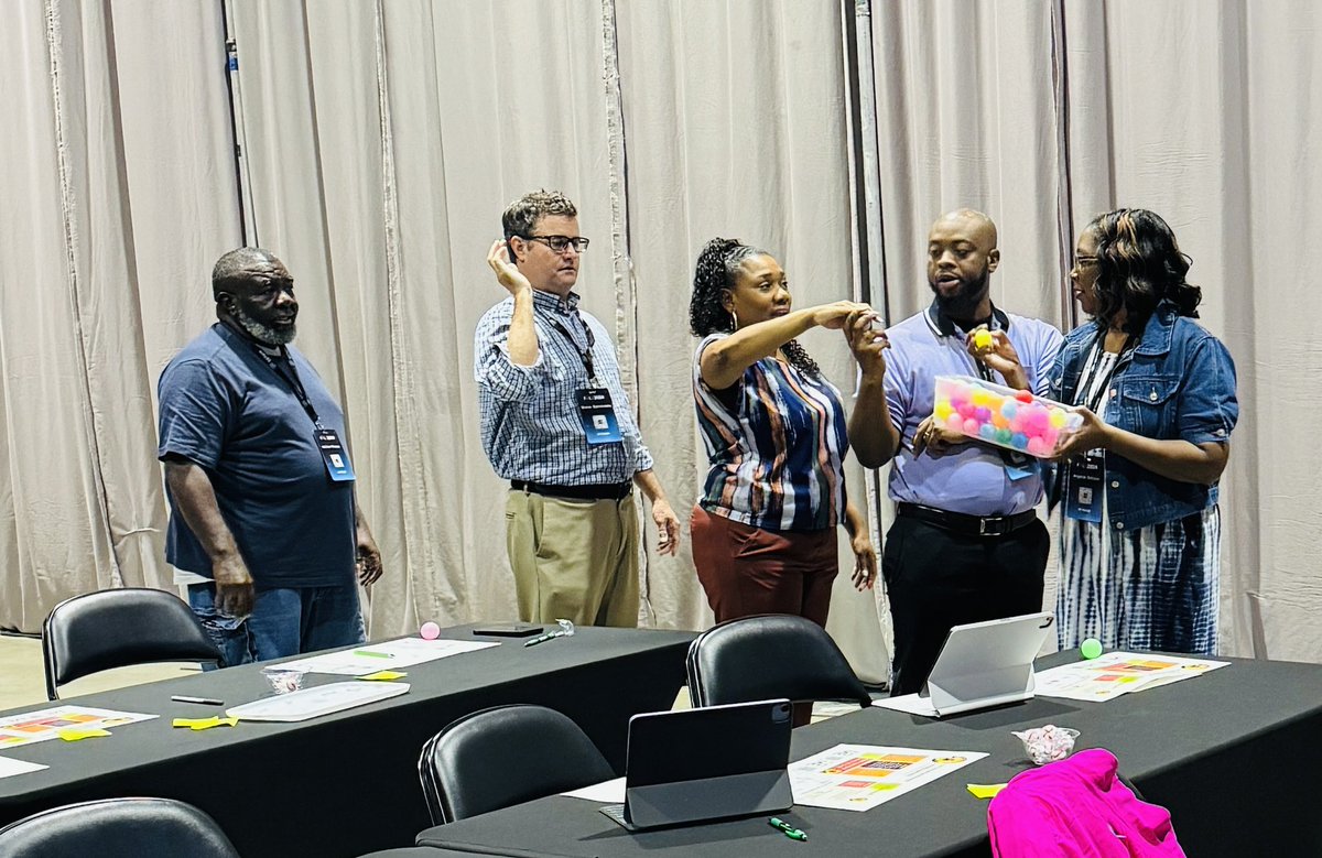 mrswilliams21c's tweet photo. Really enjoyed facilitating learning around #AgileClassrooms & #authenticlearning experiences at #FOLS2024! Collaborative Face Drawing & the Ping Pong Ball Point Challenge always kicks!β¨ Thank you so much for having me @_EdFarm!! π https://t.co/4buBQO5vI3