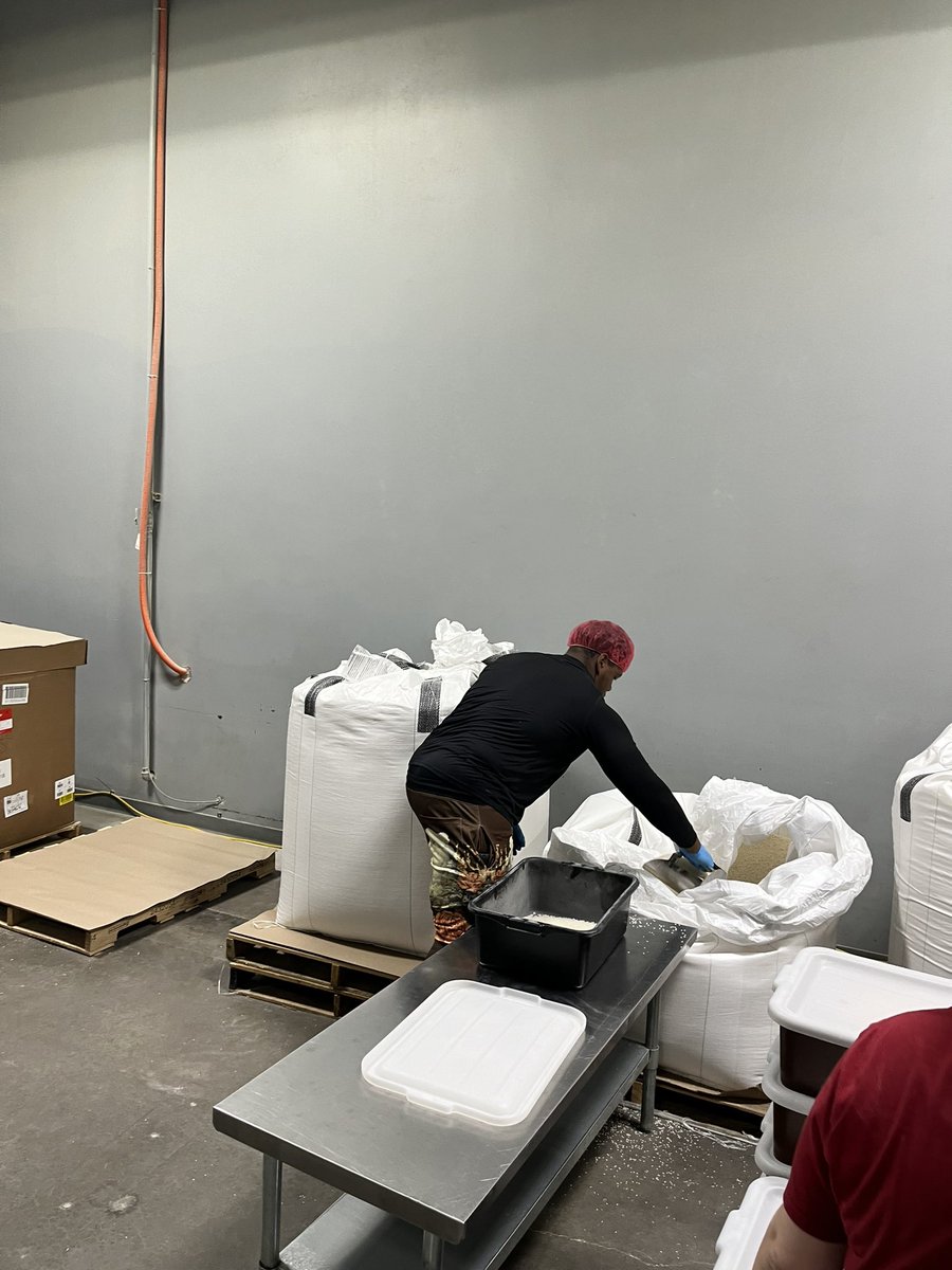 CoachTuitele's tweet image. Thank you to the: Feed My Starving Children Organization for having us this morning.
#FMSC
#LIFERS