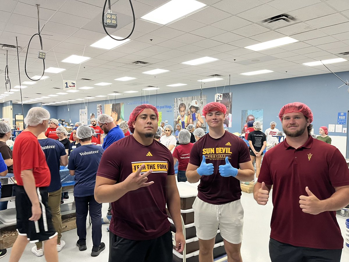 CoachTuitele's tweet image. Thank you to the: Feed My Starving Children Organization for having us this morning.
#FMSC
#LIFERS