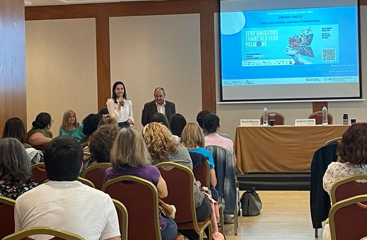 primariaicscat's tweet photo. 🚭La conscienciació sobre el tabac i el vapeig de l'equip de pediatria #CAPIBE i del #CAPSants en alumnes de 5è de Primària s'ha compartit com a experiència en salut comunitària a la formació 'Protocol·lització i actualització en pediatria d’atenció primària' de @SJDbarcelona_es https://t.co/Zd0Tht0W8s