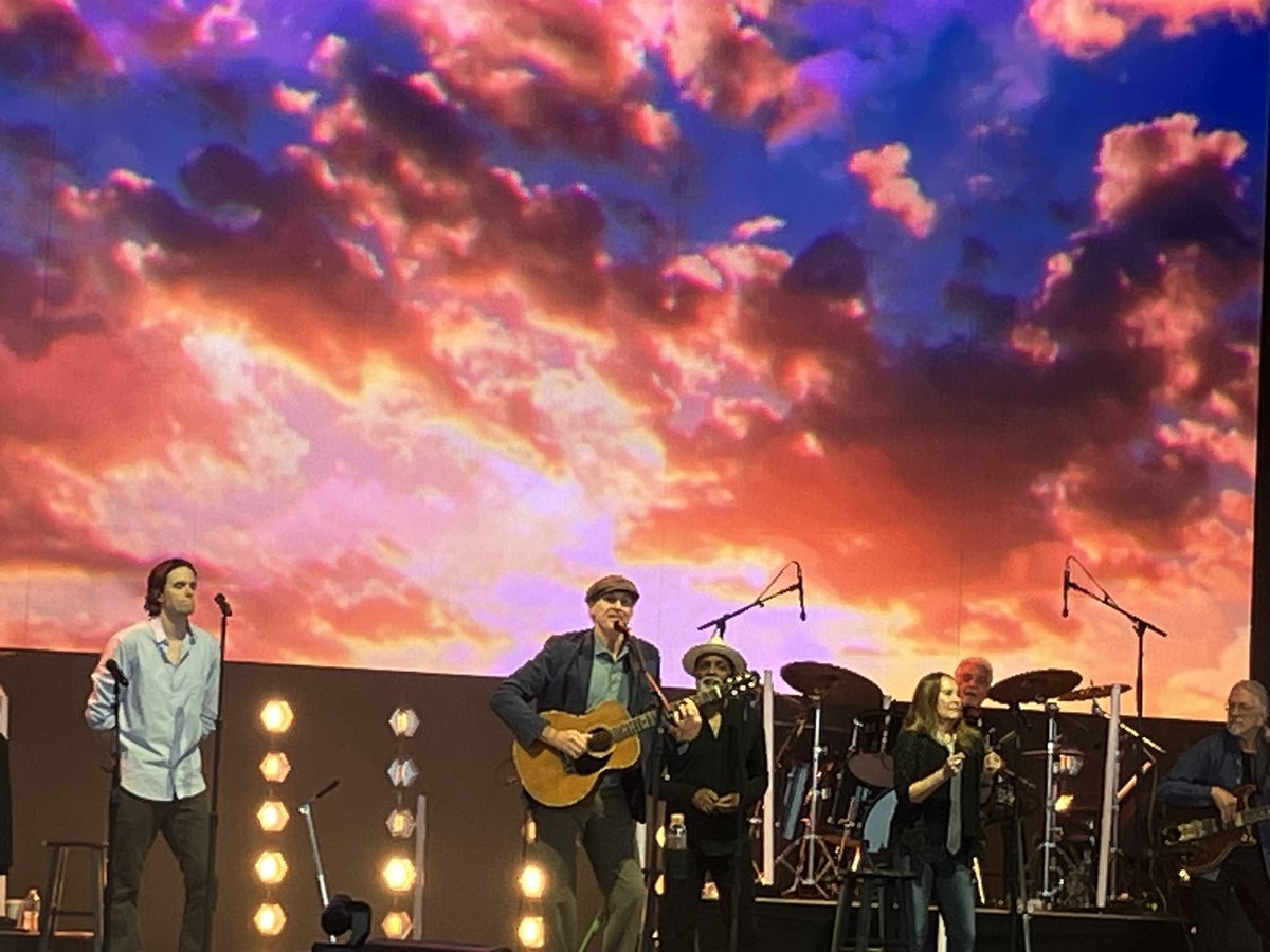 boladasa's tweet photo. @calabro13sports @JamesTaylor_com We were there too!  He’s amazing. https://t.co/47W9r6WfFU