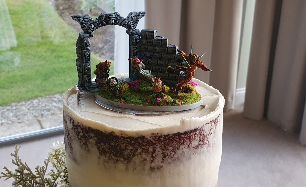 People are using Infinty models on their wedding cakes now. Is this the END  of Games Workshop?!, image size:1200x734