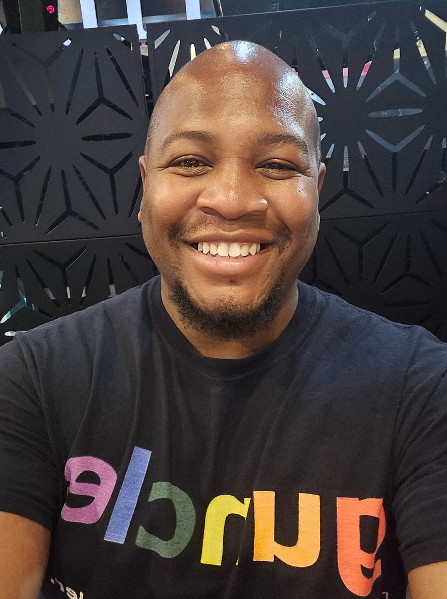 DaevonDiore's tweet photo. On my mini vacation #happygay https://t.co/ECGaVxBnqV