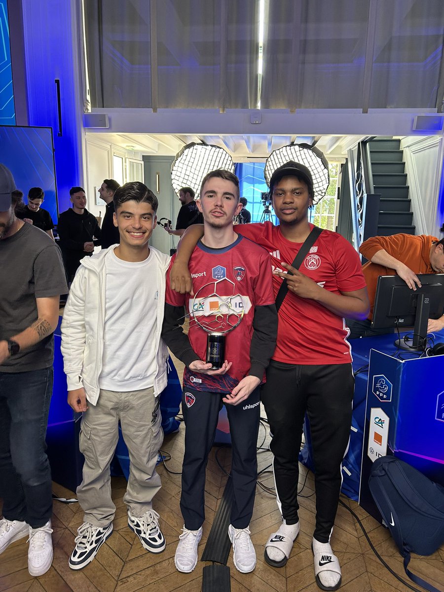 ilianbouchi_'s tweet photo. La belle histoire 💫 

Bienvenue chez @TeamVitality mon frère @Bricemsnn ❤️❤️

Même parcours, même histoire, même destin et on jouera ensemble sous les mêmes couleurs dès ce week-end pour la DreamHack 🇸🇪

#Vforvictory https://t.co/sDPRNph4xy