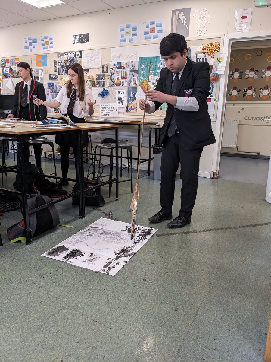 Plazalskisuilv's tweet image. Wonderful start to the term. . . Advanced Higher Artists and Designers mark making 🖌️🌟