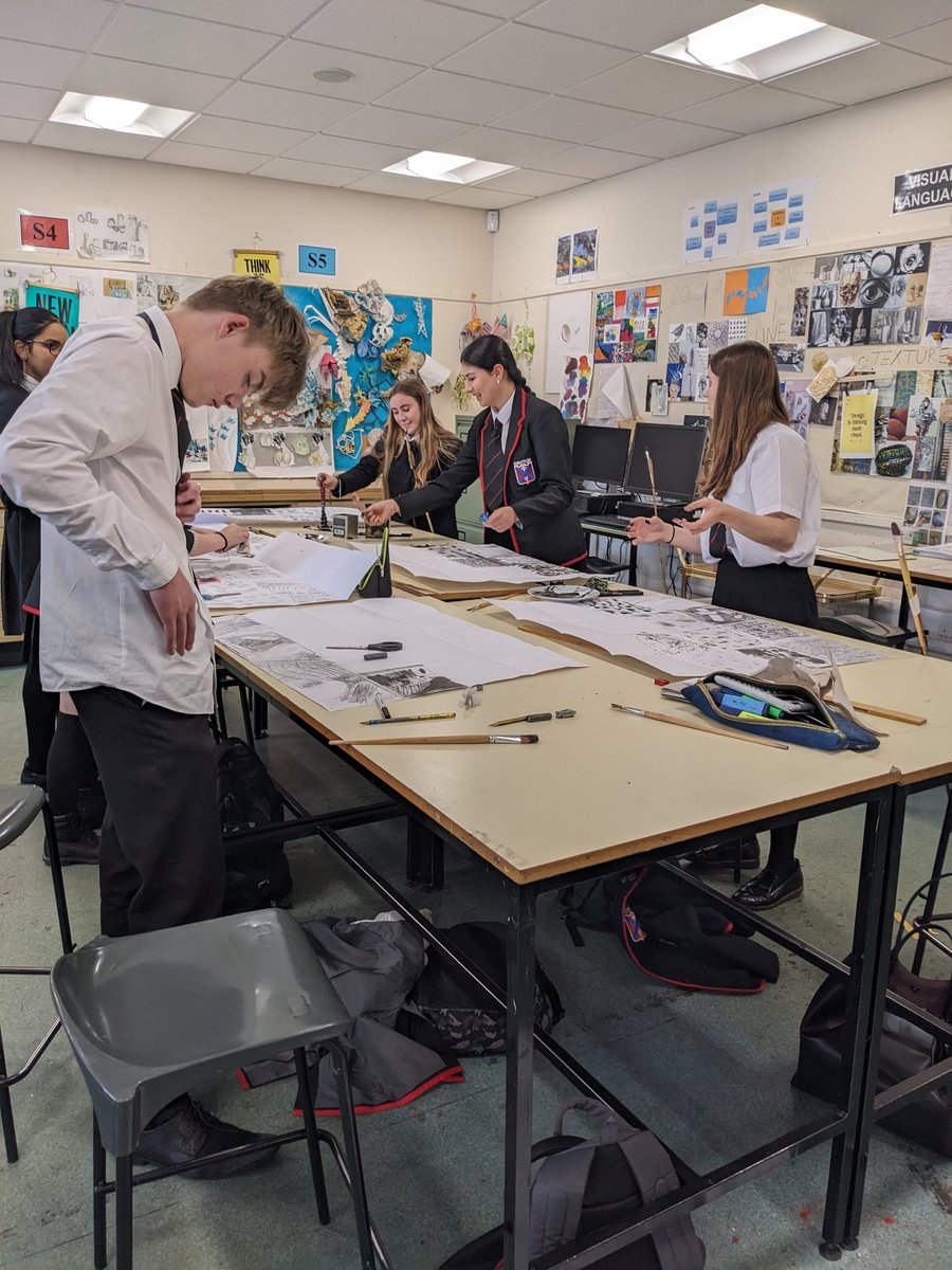 Plazalskisuilv's tweet image. Wonderful start to the term. . . Advanced Higher Artists and Designers mark making 🖌️🌟