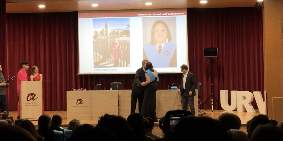 sandraarmada's tweet photo. El mundo necesita todos los Historiadores del Arte posibles. Y a mí no me cabe en el cuerpo más orgullo. Felicidades, hija https://t.co/KeAfKVMoQB