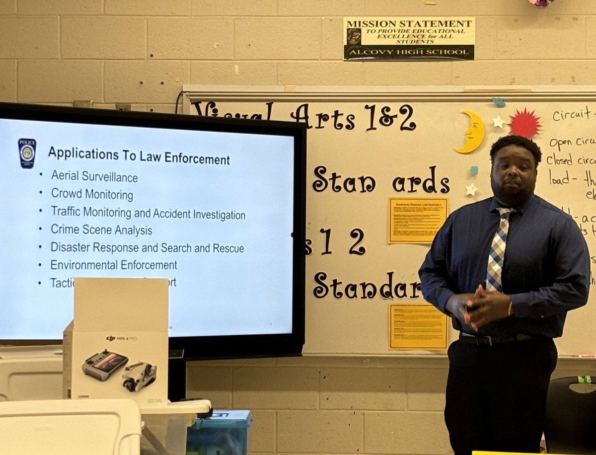 HardwickCorner's tweet image. AHS ASAP Summer STEM!!! Day 3: DRONE Tech!!! Professional Remote Pilot Corporal Achillius Boone from Marta Police of “Highlife Aerial Media”, Thank you for visiting &amp;amp; training!!!🔥🔥🔥 @AlcovyHS @DeenajSams @Coachin_AHS #AlcovyScience #committothecove #NCSSBeTheBest #iTeachChem