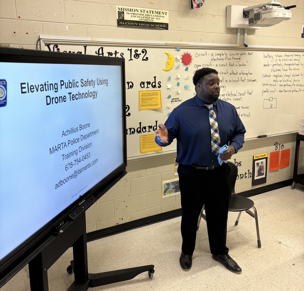 HardwickCorner's tweet image. AHS ASAP Summer STEM!!! Day 3: DRONE Tech!!! Professional Remote Pilot Corporal Achillius Boone from Marta Police of “Highlife Aerial Media”, Thank you for visiting &amp;amp; training!!!🔥🔥🔥 @AlcovyHS @DeenajSams @Coachin_AHS #AlcovyScience #committothecove #NCSSBeTheBest #iTeachChem